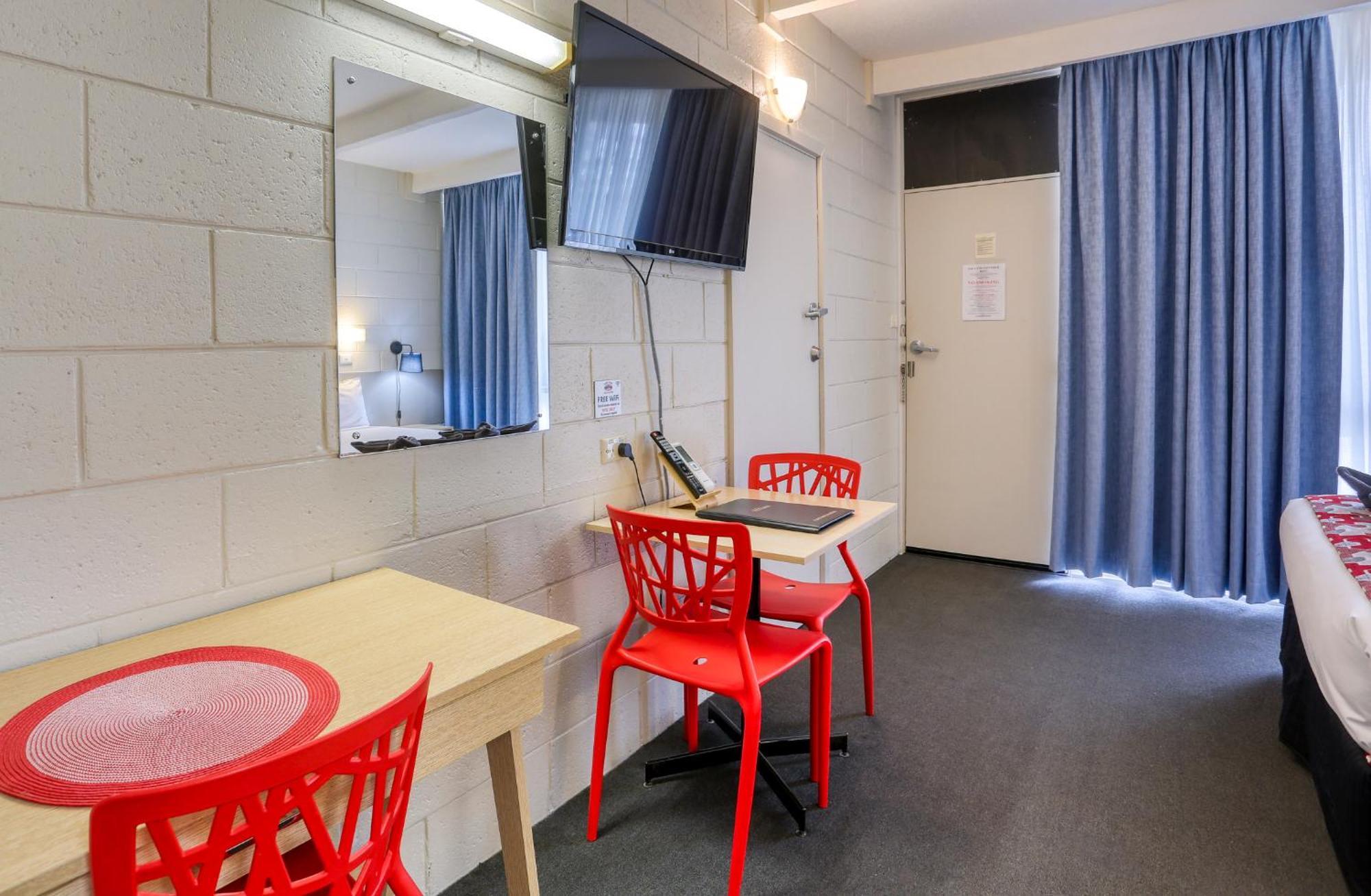 Castle Creek Motor Inn Эероа Экстерьер фото