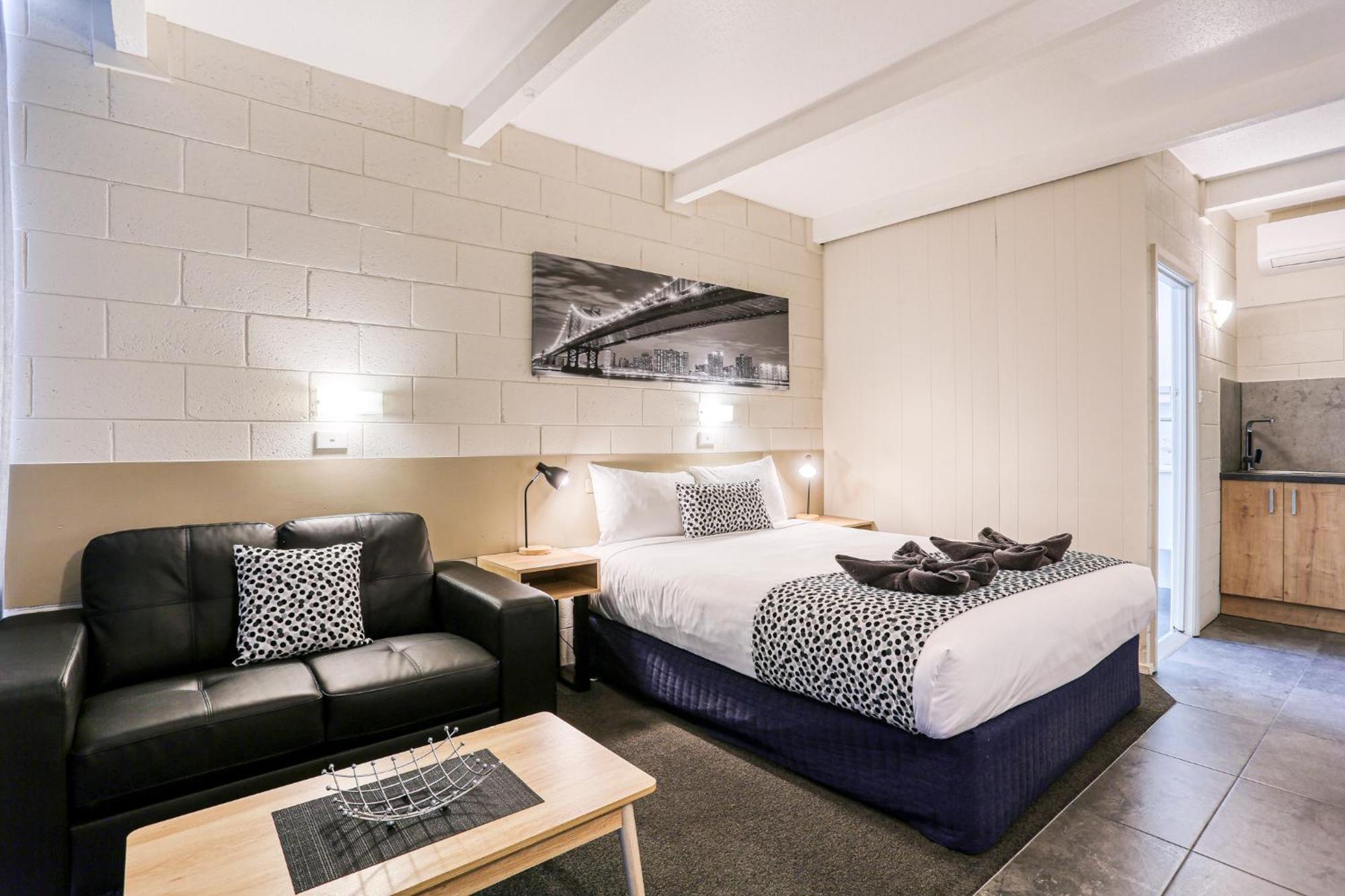 Castle Creek Motor Inn Эероа Экстерьер фото