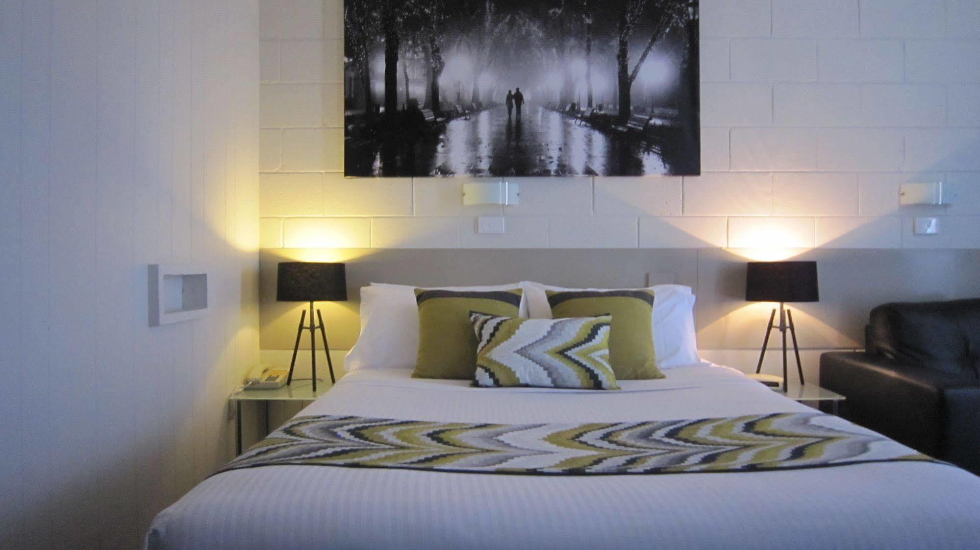 Castle Creek Motor Inn Эероа Экстерьер фото