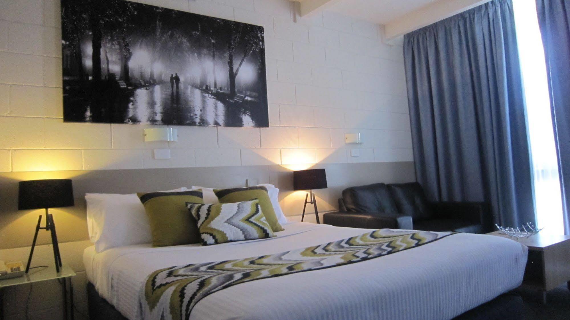 Castle Creek Motor Inn Эероа Экстерьер фото