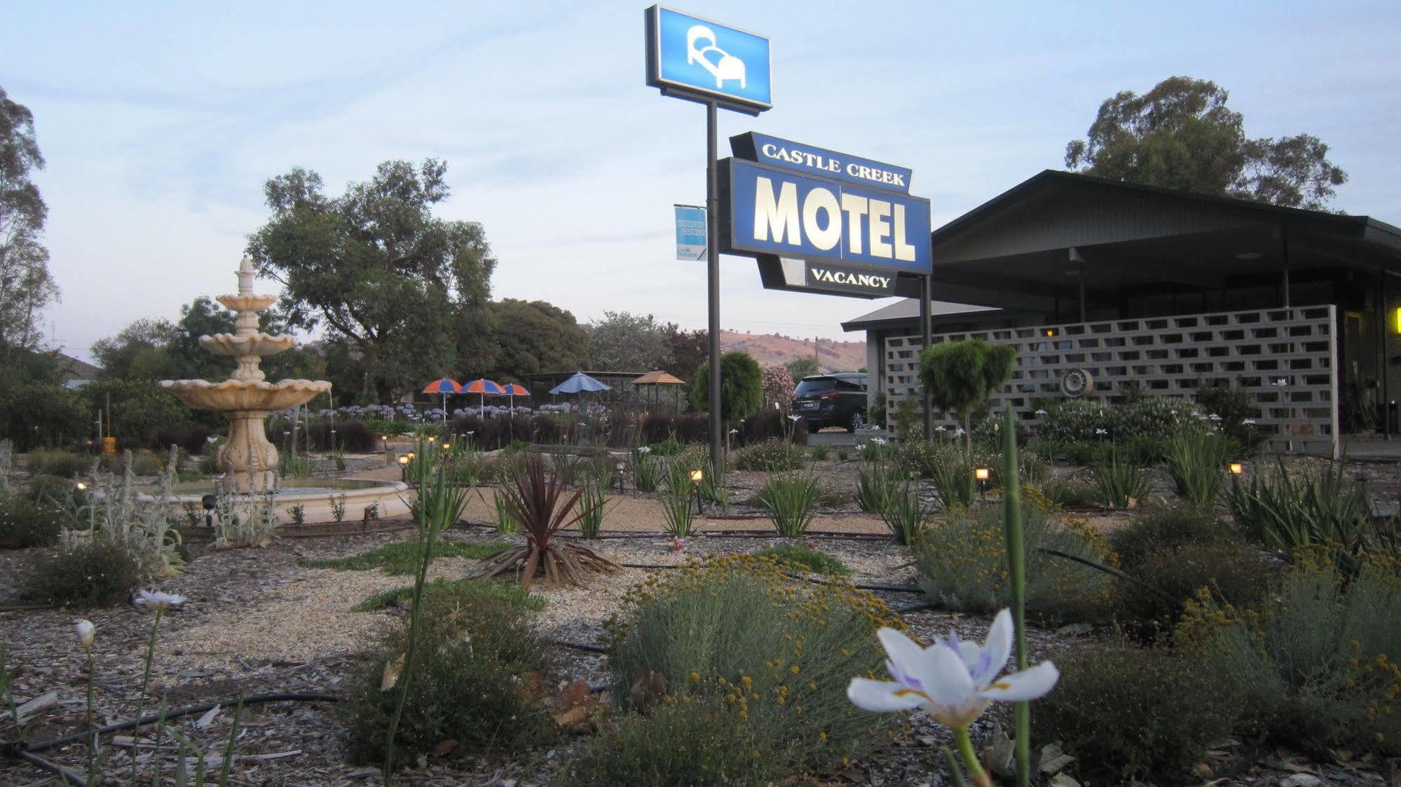 Castle Creek Motor Inn Эероа Экстерьер фото